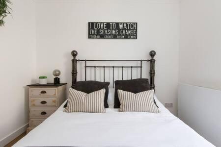 Charming Bolthole 400M To Beach Earnley Exterior photo